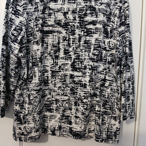 RUBY RD V-NECK PULLOVER, BLACK AND WHITE DESIGN, JEWEL NECK, XL - Picture 4 of 8